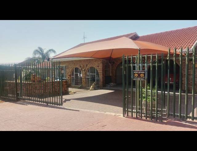 4 BEDROOM HOUSE FOR SALE IN HELIKONPARK